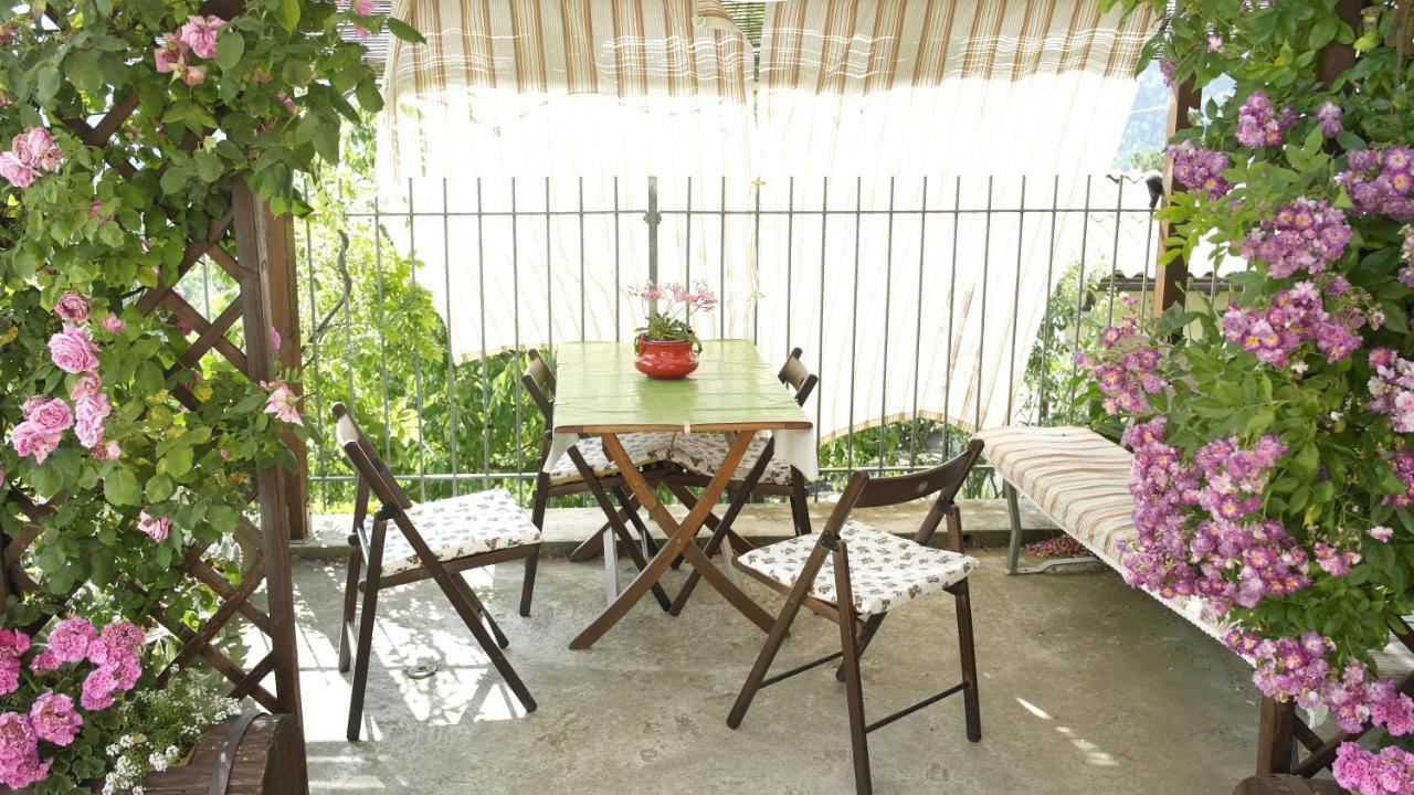 Cit Ni Bed & Breakfast Bosia Bagian luar foto